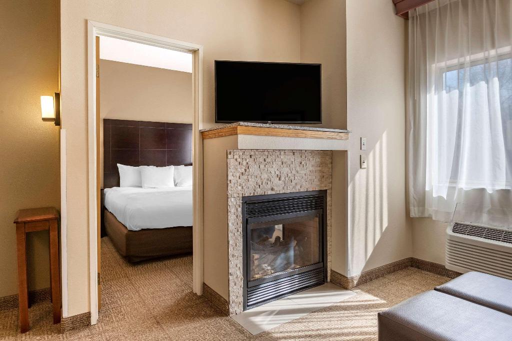 Comfort Inn & Suites Paw Paw Area