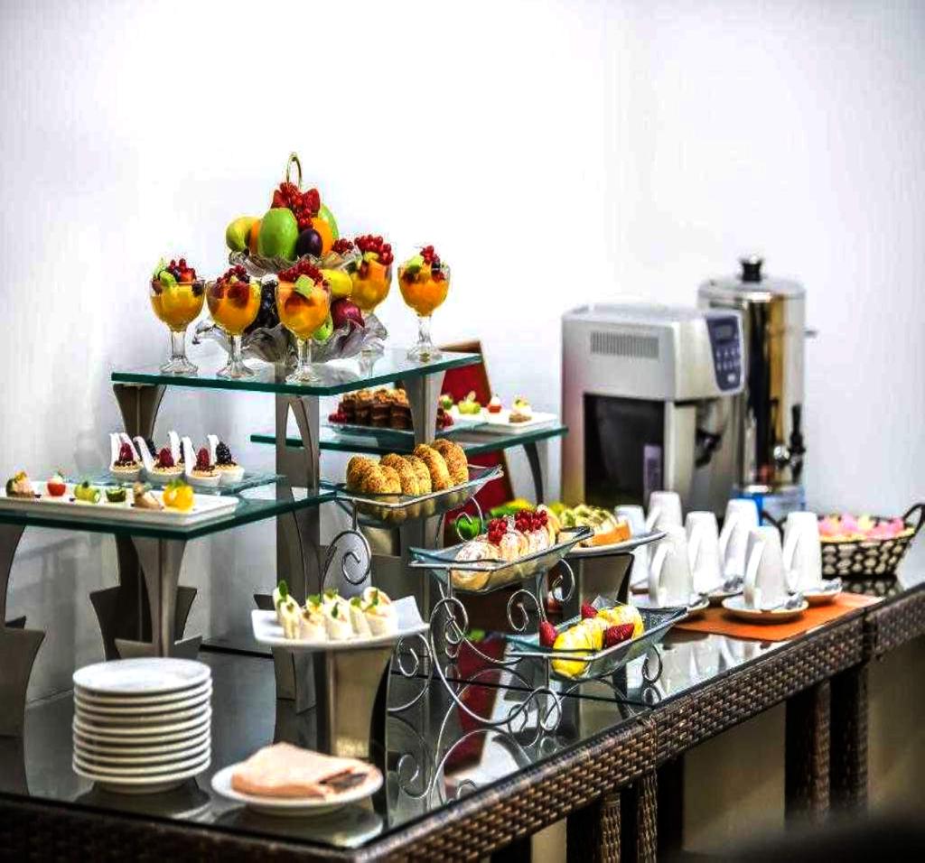 Hotel Sunday Hotel Holiday International Dubai, Vereinigte Arabische Emirate, Dubai. Großes 33