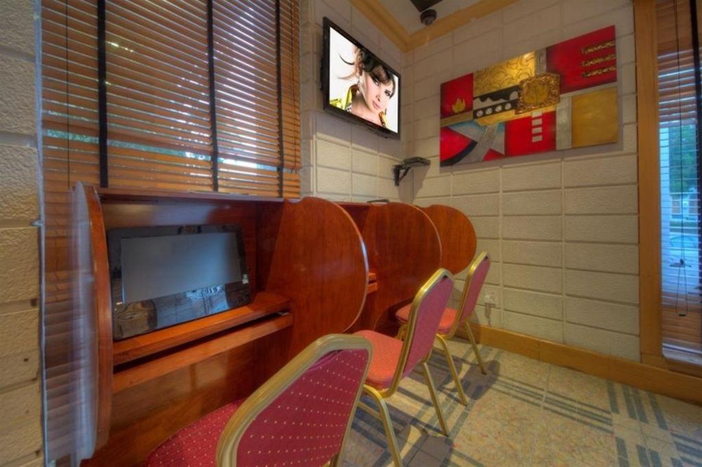 Nine Hotel - Sports and Entertainment