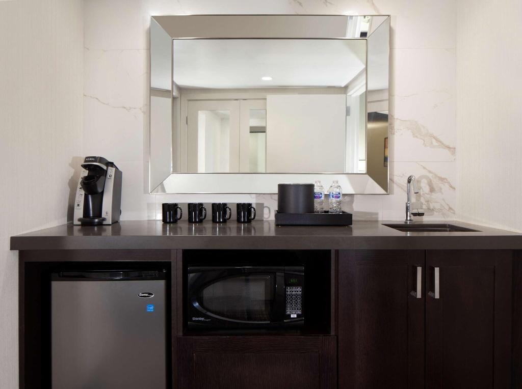 Embassy Suites By Hilton Philadelphia Airport