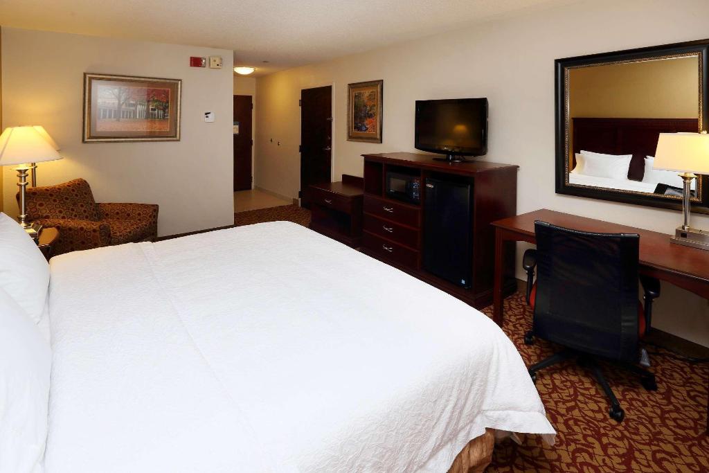 Hampton Inn & Suites Charlottesville -  University