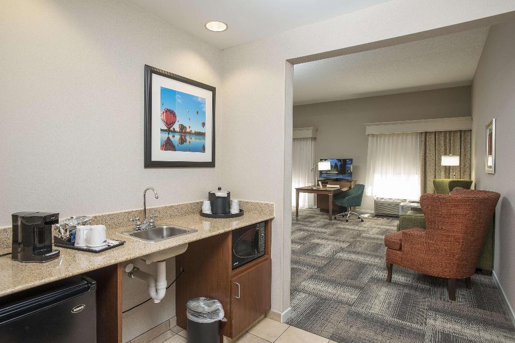 Hampton Inn & Suites Cincinnati-Union Centre