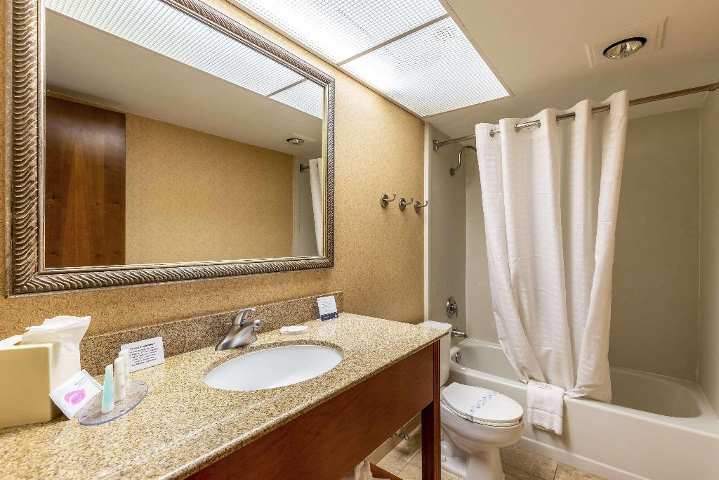 Tulsa Square Hotel Central, I-44 By OYO