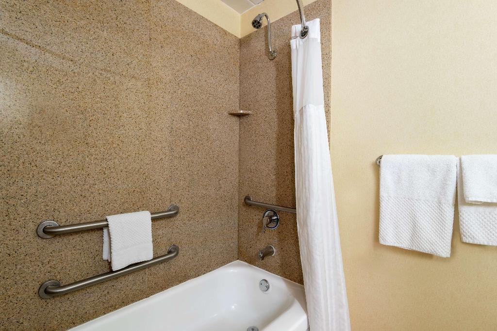 DoubleTree by Hilton Hotel Grand Rapids Airport
