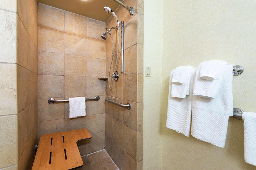 Doubletree By Hilton Hotel Grand Rapids Airport