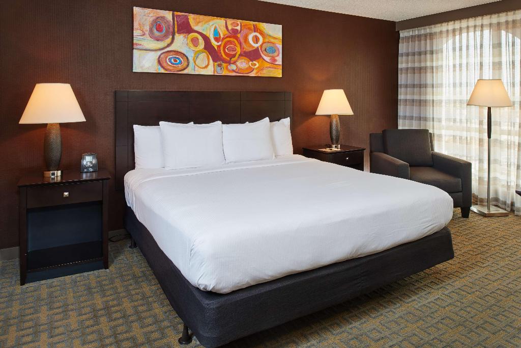 DoubleTree by Hilton Dallas - Market Cente