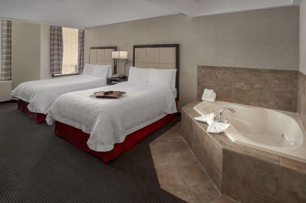 Hampton Inn & Suites Milwaukee Downtown
