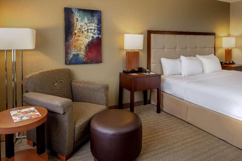 DoubleTree by Hilton St. Louis-Westport
