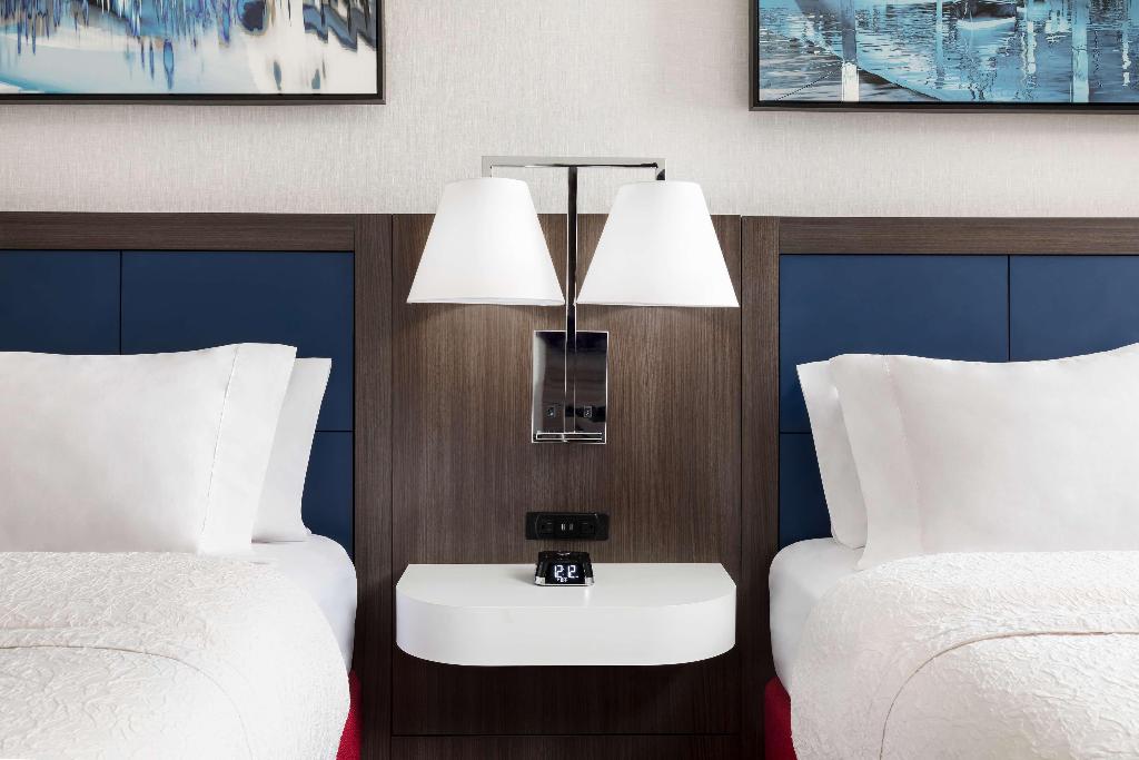Hampton Inn & Suites Baltimore-Inner Harbor