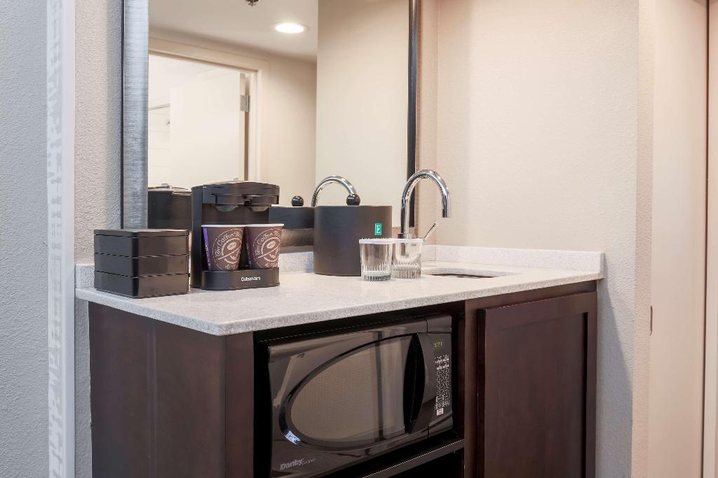 Embassy Suites by Hilton Dallas Love Field