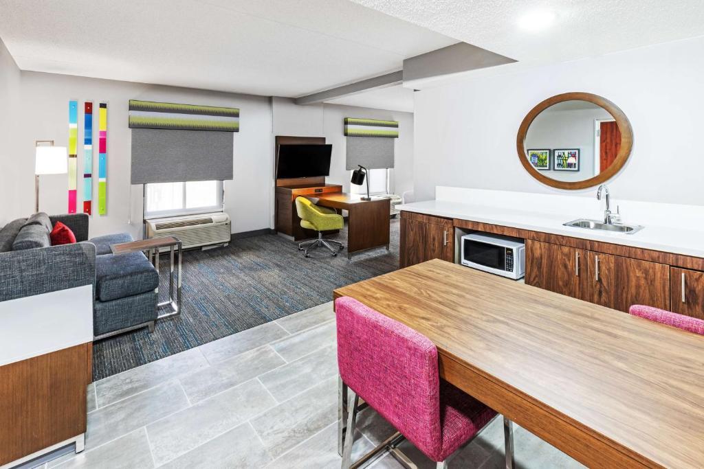 Hampton Inn & Suites Tulsa-Woodland Hills