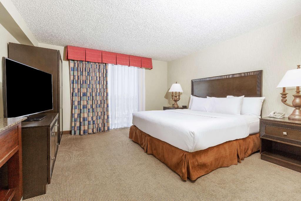 Embassy Suites by Hilton Kansas City Plaza