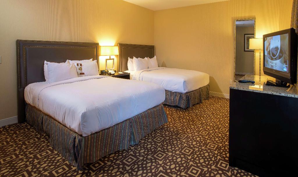 DoubleTree Suites by Hilton Hotel Detroit Downtown