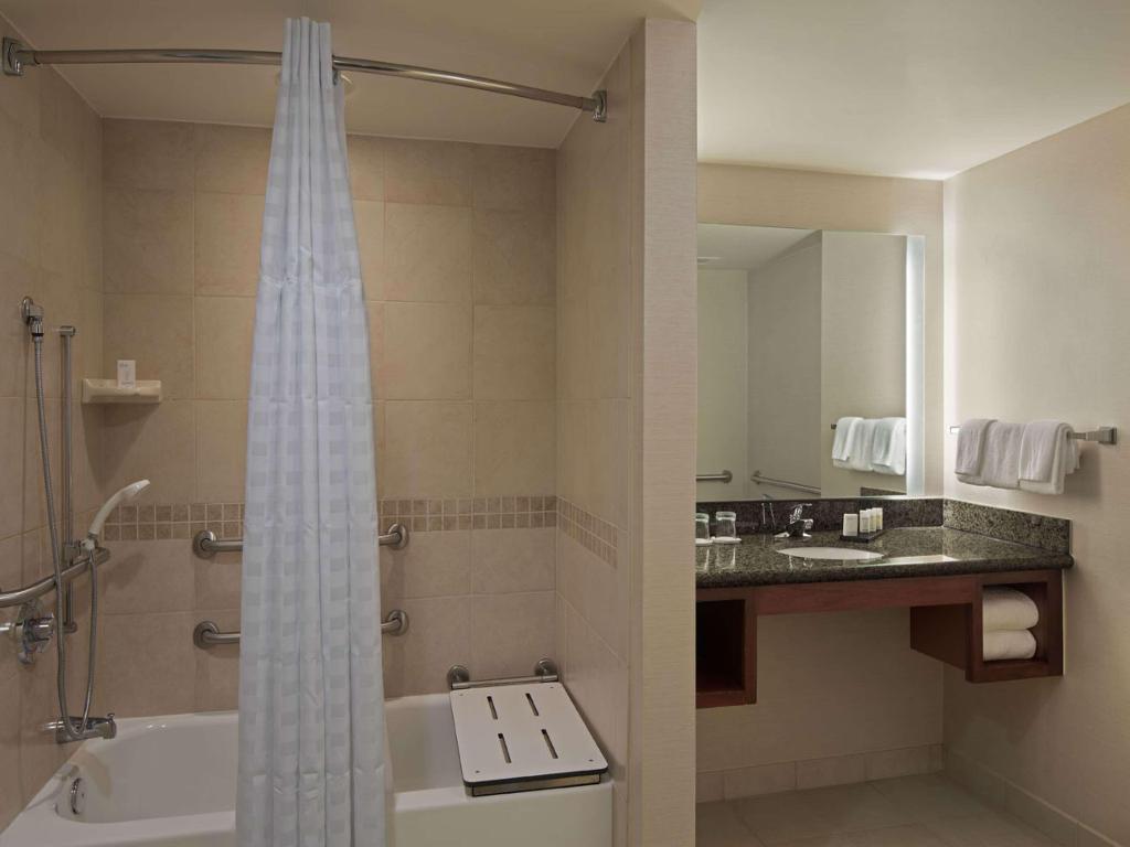 Embassy Suites Winston - Salem