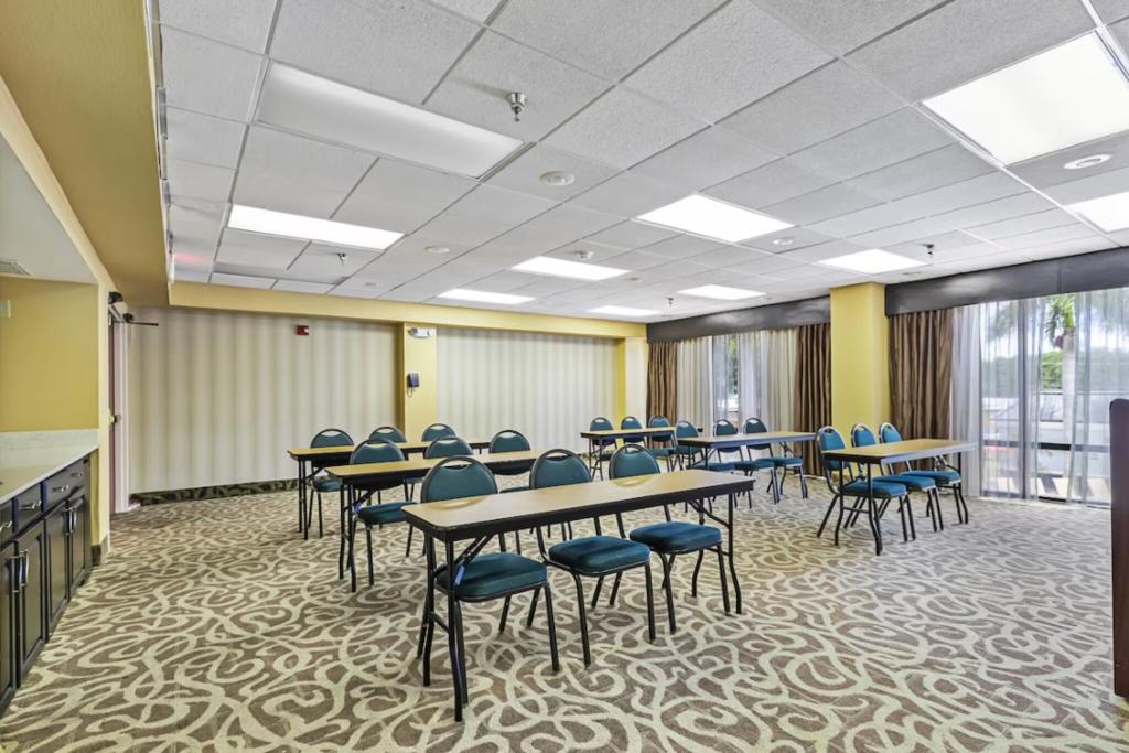 Holiday Inn St. Petersburg West photo 57