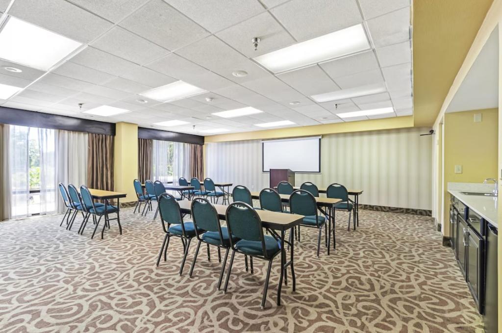 Holiday Inn St. Petersburg West photo 63