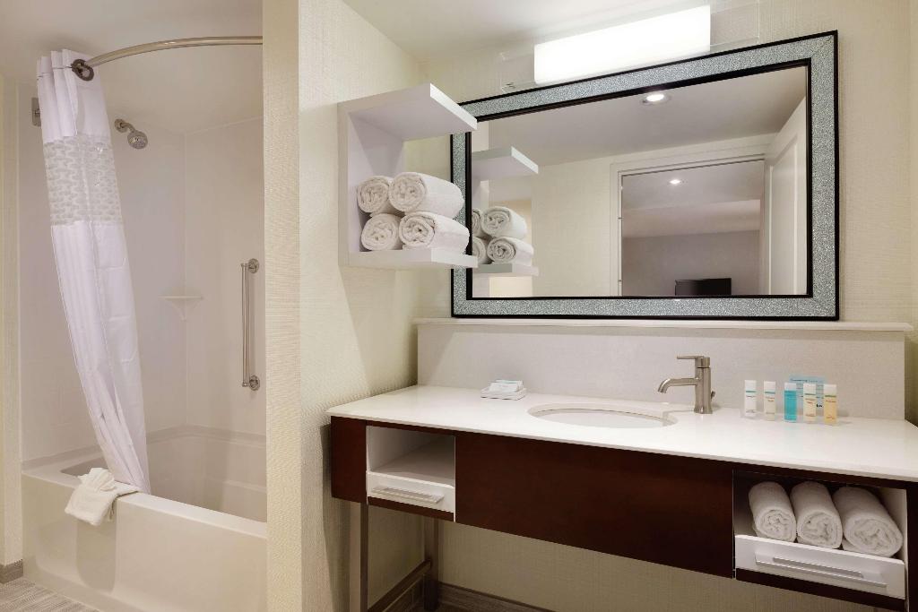 Hampton Inn & Suites Nashville-Downtown