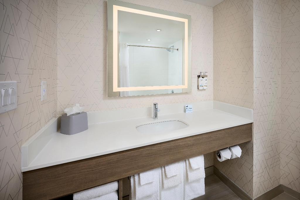 Hampton Inn & Suites Kitchener photo 54