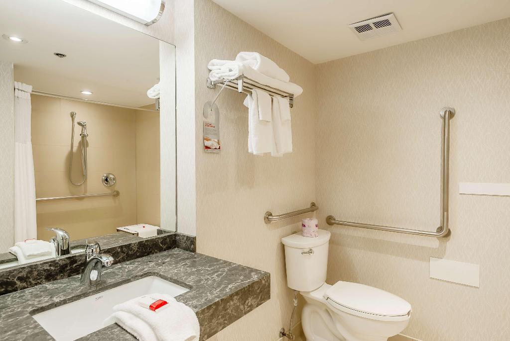 Ramada by Wyndham Niagara Falls by the River