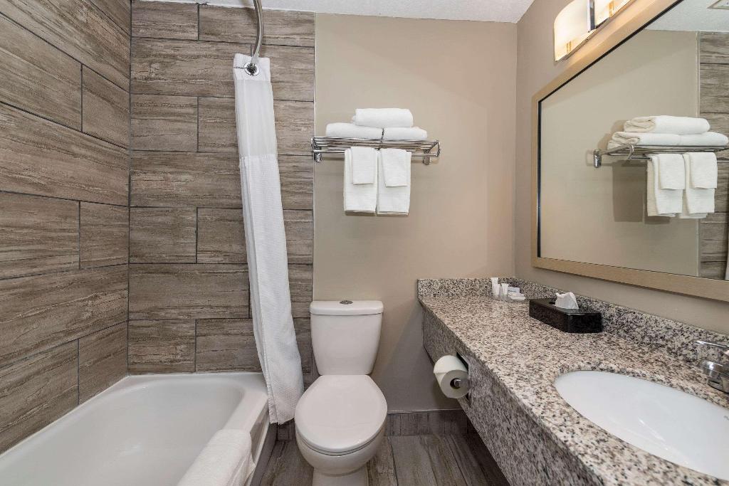 Clarion Pointe