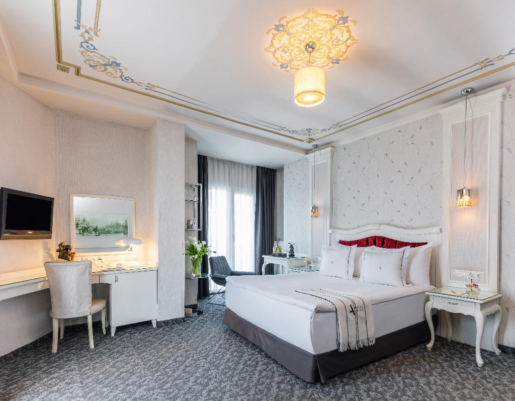 Amira Hotel