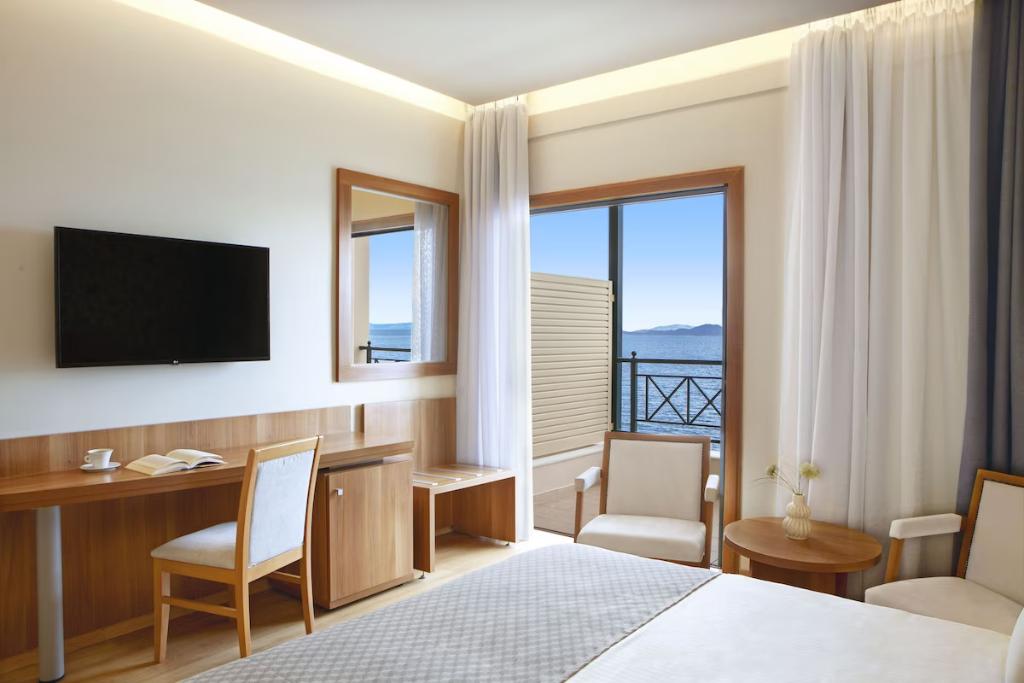 Ramada Attica Riviera