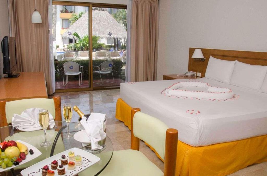 Plaza Pelicanos Club Beach Resort