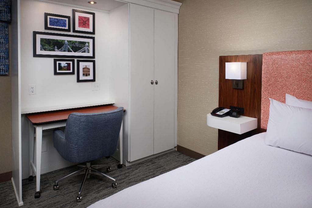 Hampton Inn Youngstown-West I-80