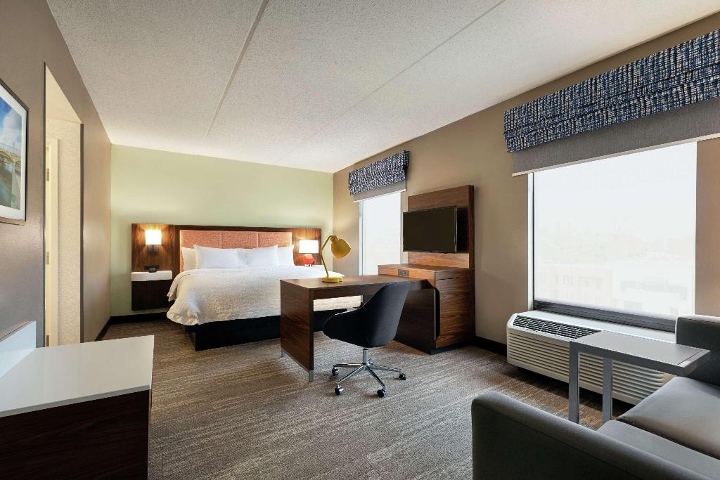 Hampton Inn & Suites Frederick-Fort Detrick