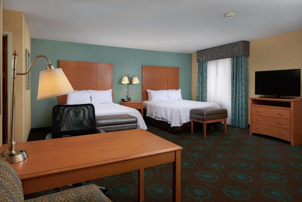 Hampton Inn & Suites Canton