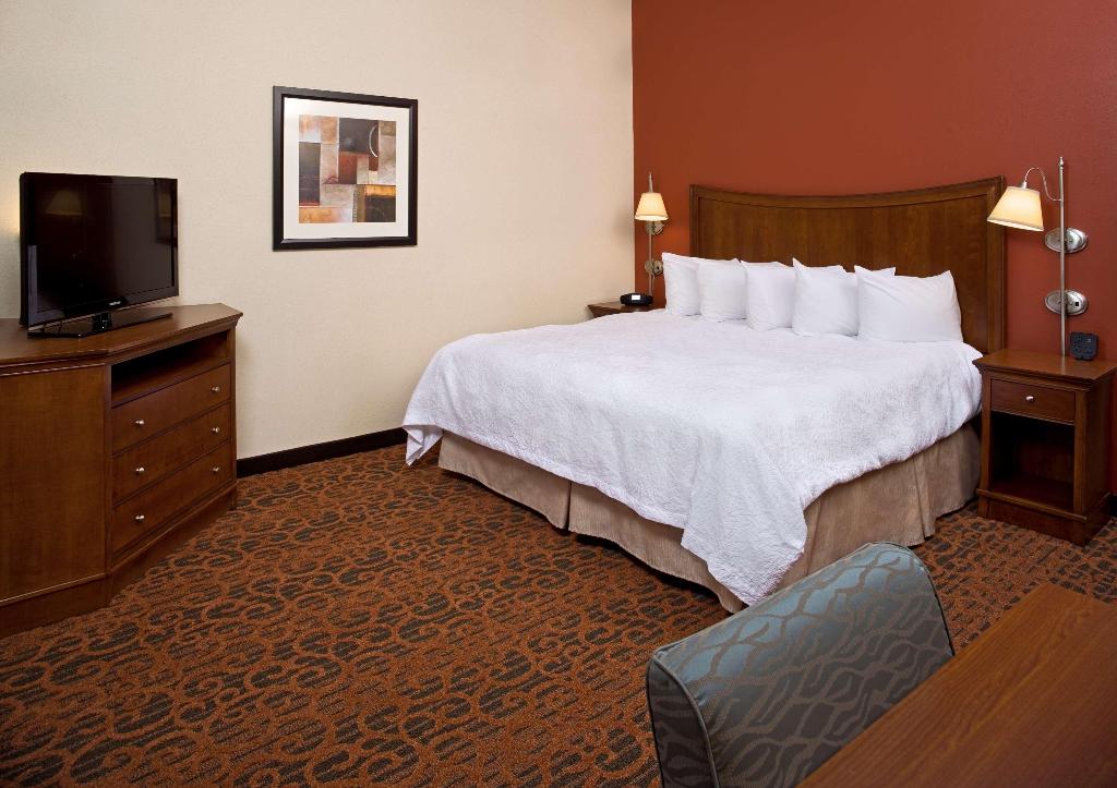 Hampton Inn & Suites Pittsburgh-Meadow Lands