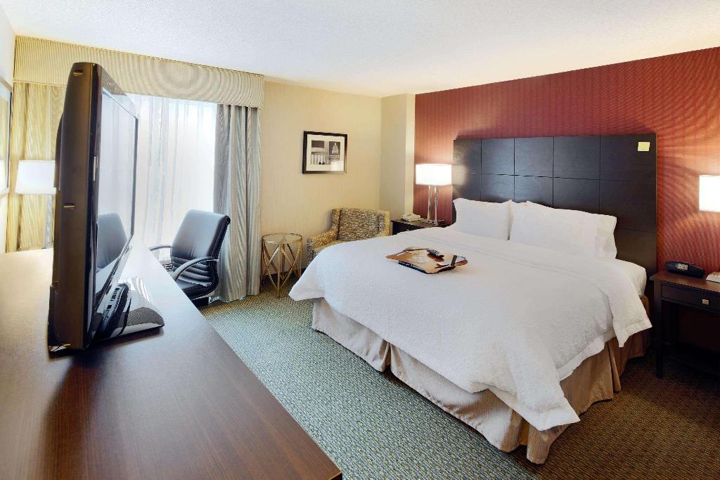 Hampton Inn & Suites Arlington Crystal City DCA