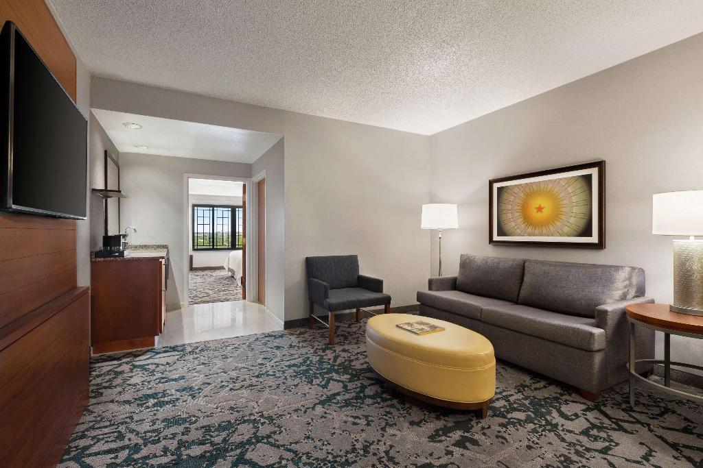 Embassy Suites by Hilton Grapevine DFW Airport Nor
