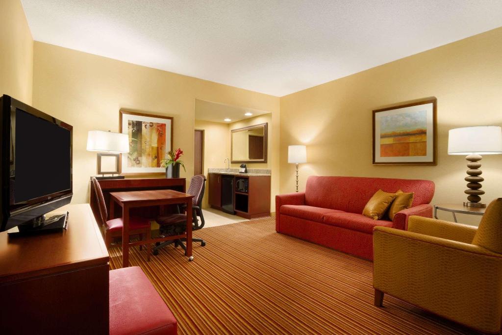 Embassy Suites by Hilton Norman Hotel & Conference