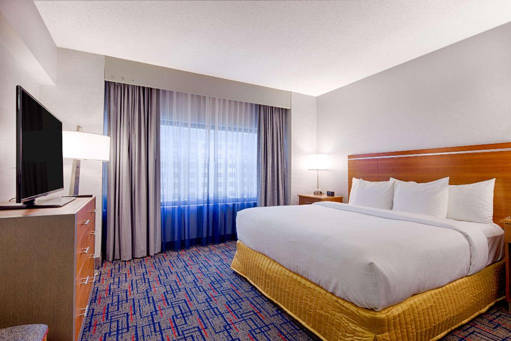 Embassy Suites by Hilton Chicago O'Hare Rosemont