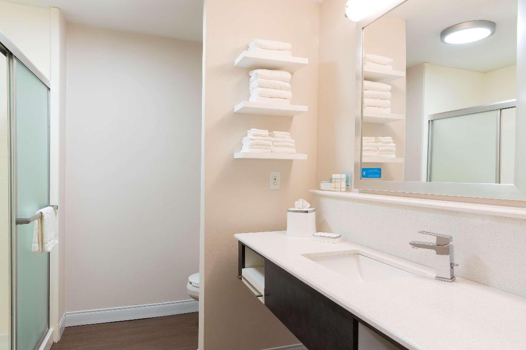 Hampton Inn & Suites Fremont