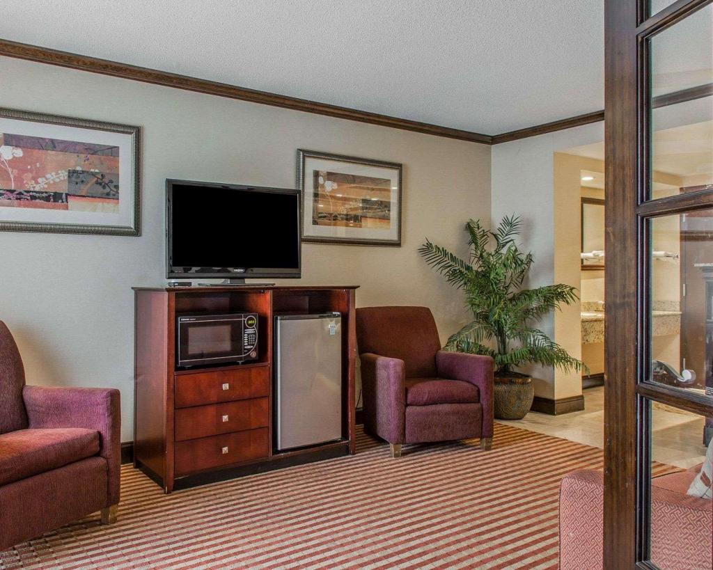 Rodeway Inn & Suites East Windsor