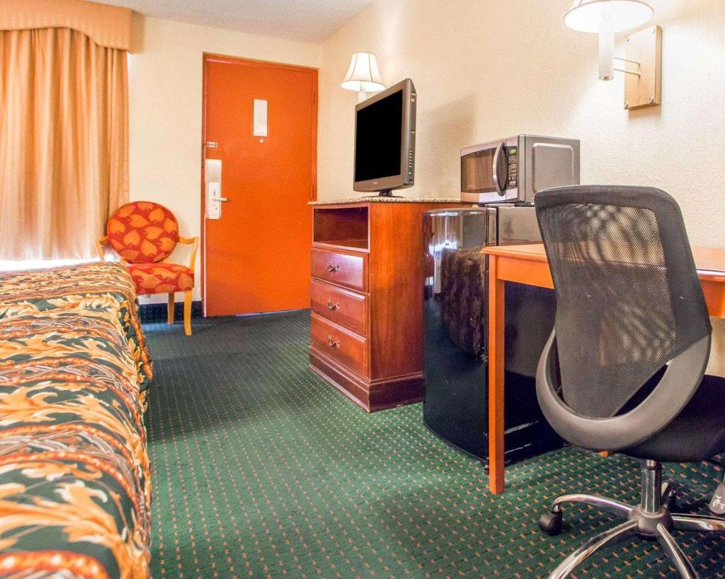 Rodeway Inn Mount Laurel Area