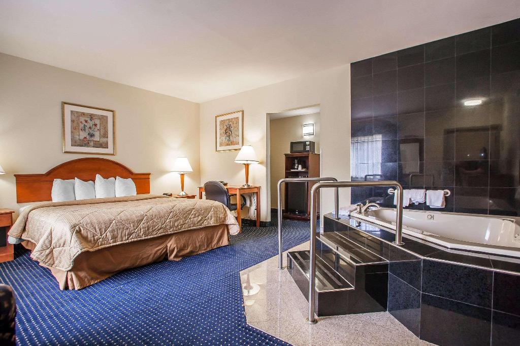 Quality Inn East Windsor Area