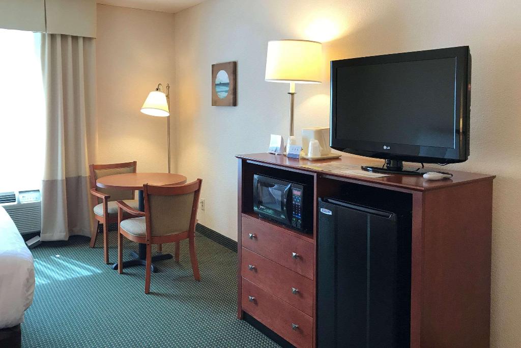 Clarion Hotel & Conference Center - Toms River, NJ
