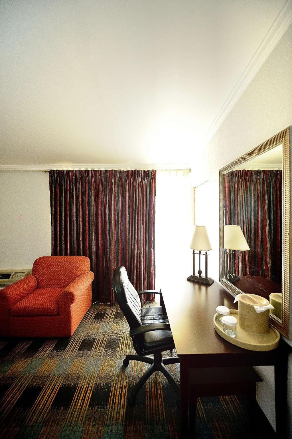 Riverview Inn & Suites