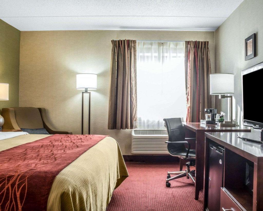 Clarion Pointe Jamestown