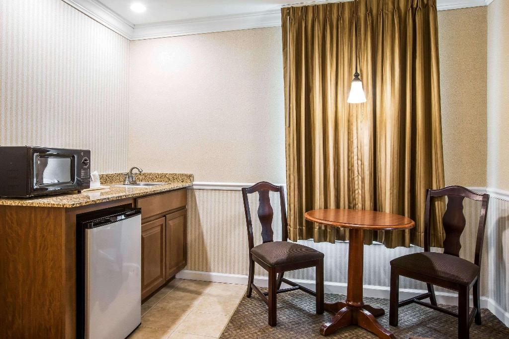 Comfort Inn & Suites Plattsburgh - Morrisonville