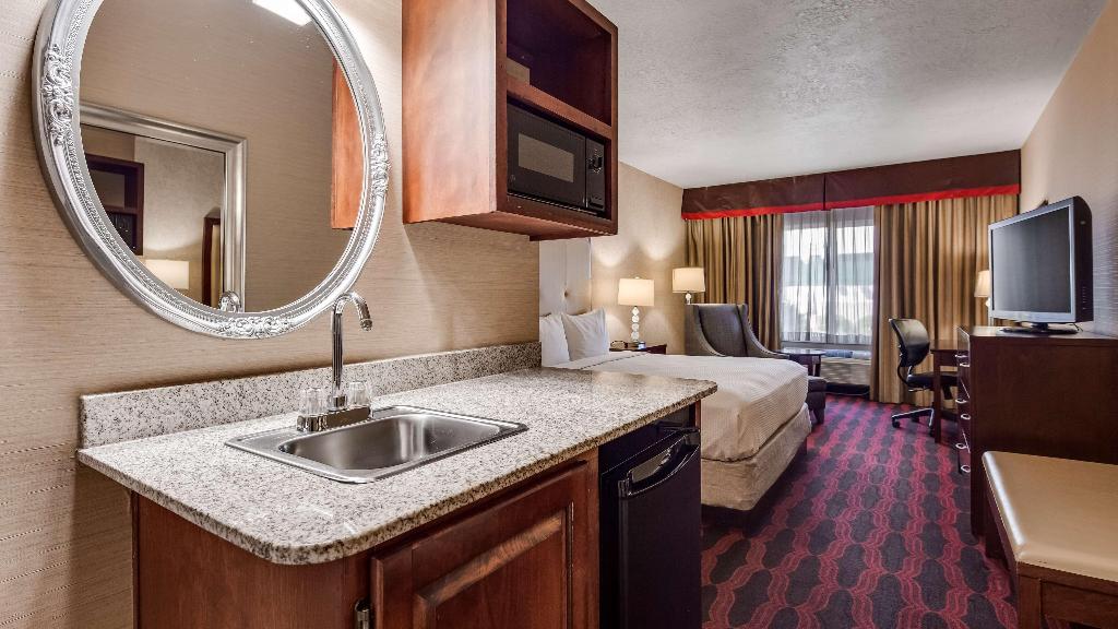 Best Western Plus Abbey Inn