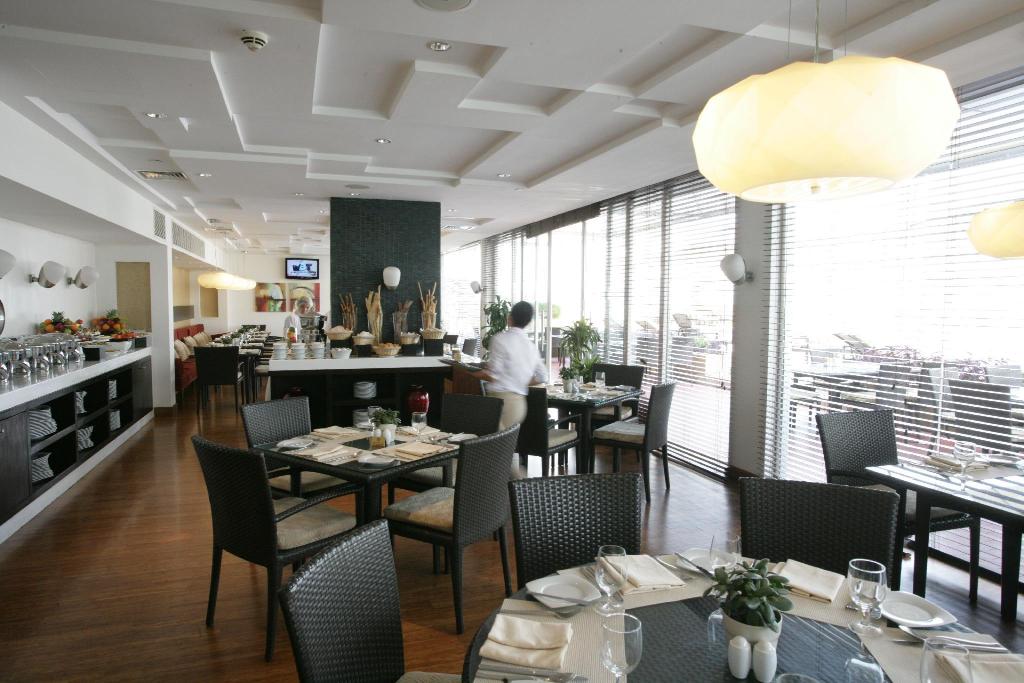 Hotel La Suite Dubai Hotel & Apartments, Vereinigte Arabische Emirate, Dubai. Großes 2