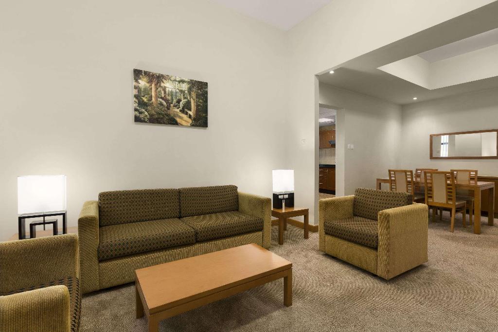 Ramada Hotel & Suites by Wyndham Ajman photo 83