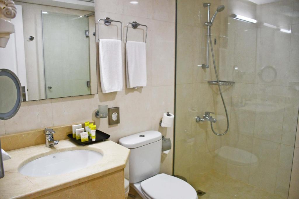 Ramada Hotel & Suites by Wyndham Ajman photo 18