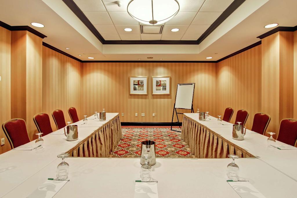 Homewood Suites Toronto Airport Corporate Centre