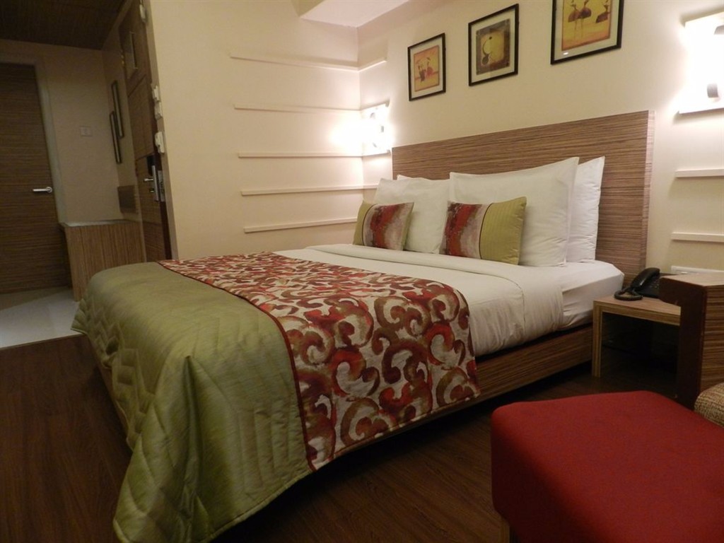 Hotel Bawa Suites, Khar