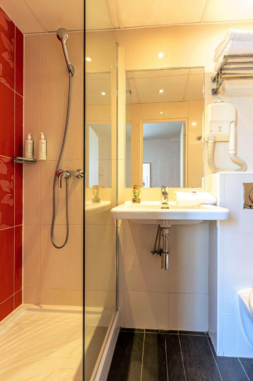 Hotel Hotel Ariane Montparnasse by Patrick Hayat, Frankreich, Paris. Großes 70